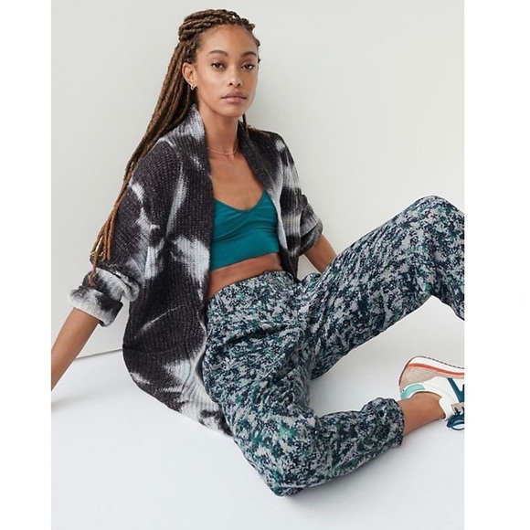 Anthropologie Diandra Pleated Joggers in Green Motif - Picture 2 of 14